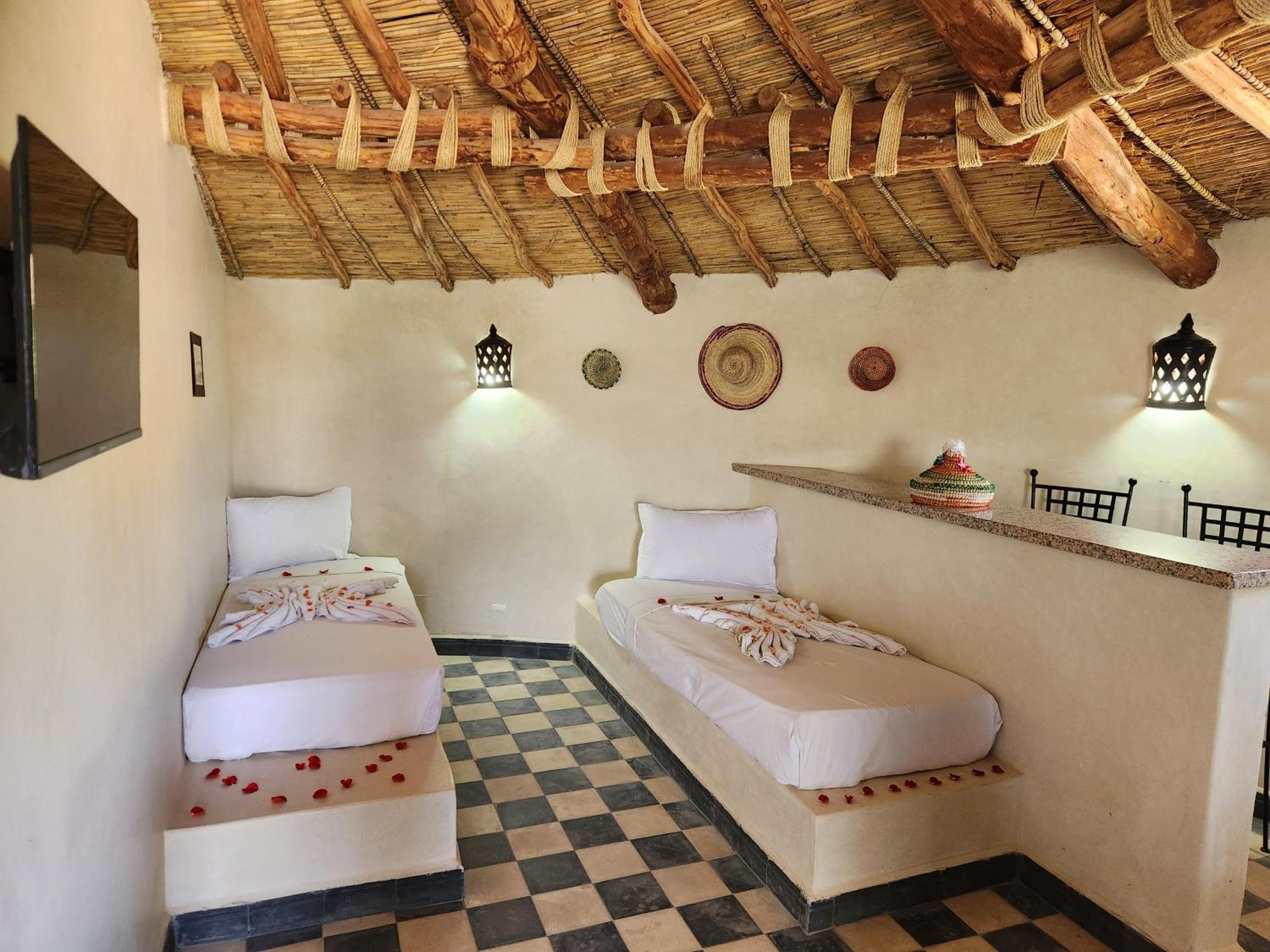 Les Jardins D Amizmiz 6 Piscines Bed & Breakfast Wawizelte Exterior photo